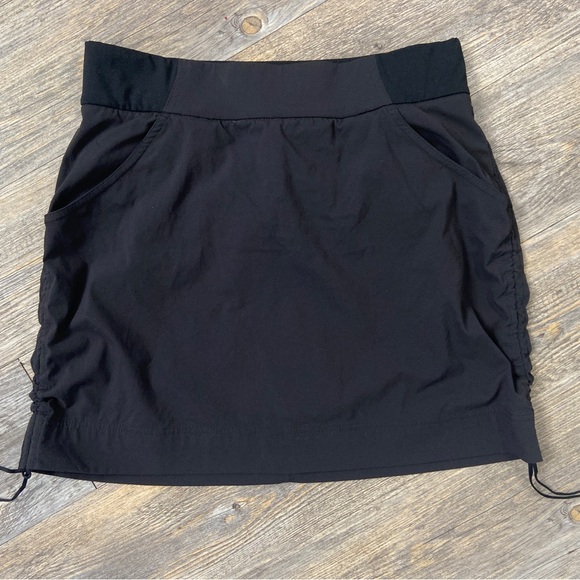 Columbia Medium Black Cinched Side Sport Skirt with Shorts and Pockets - Picture 1 of 5